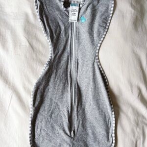 Love to Dream 8-13 lb Small Gray Swaddle with Zipper